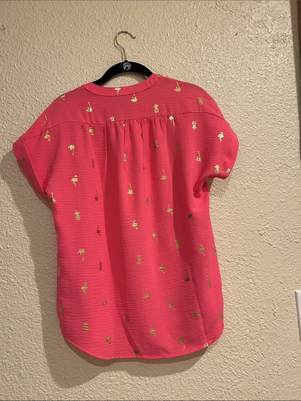 Chenault Coral Pink Short Sleeve V-Neck Blouse with Gold Pineapple Motif - Picture 5 of 7